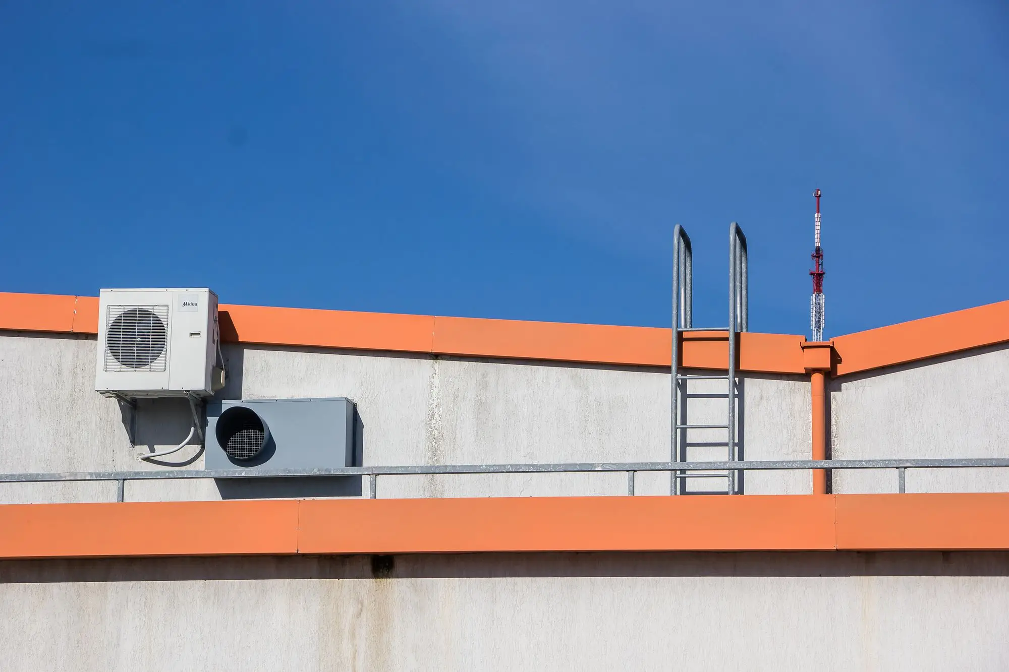 Commercial rooftop HVAC units on a Class A office building in the DFW metro